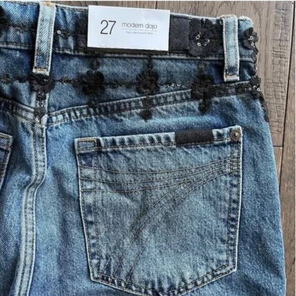 7 For All Mankind Dojo High Rise Flare Trouser Jeans Size 27 Lace Embroidery NWT - Picture 4 of 9